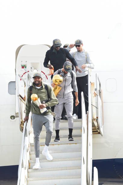 likhoa final photos of stephen curry of the golden state warriors stepping off the plane with the larry o brien championship trophy as he arrives at oakland international airport in oakland california 651e647faa3dc Final Photos Of Stephen Curry Of The Golden State Warriors Stepping Off The Plane With The Larry O'brien Championship Trophy As He Arrives At Oakland International Airport In Oakland, California.