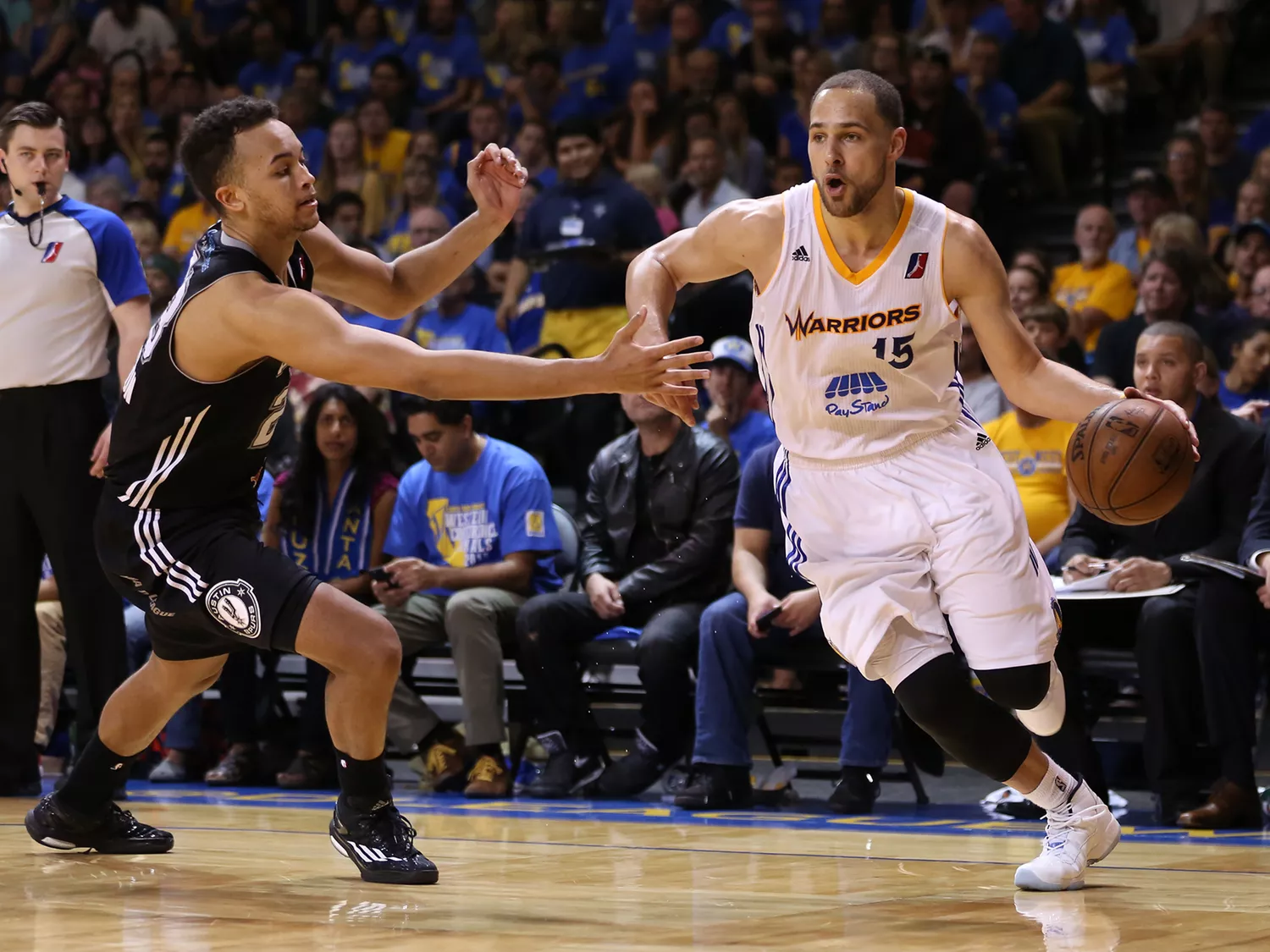 Mychel Thompson dribbles the ball against the Austin Spurs during the Western Conference Final NBA D-League game on April 19, 2015.