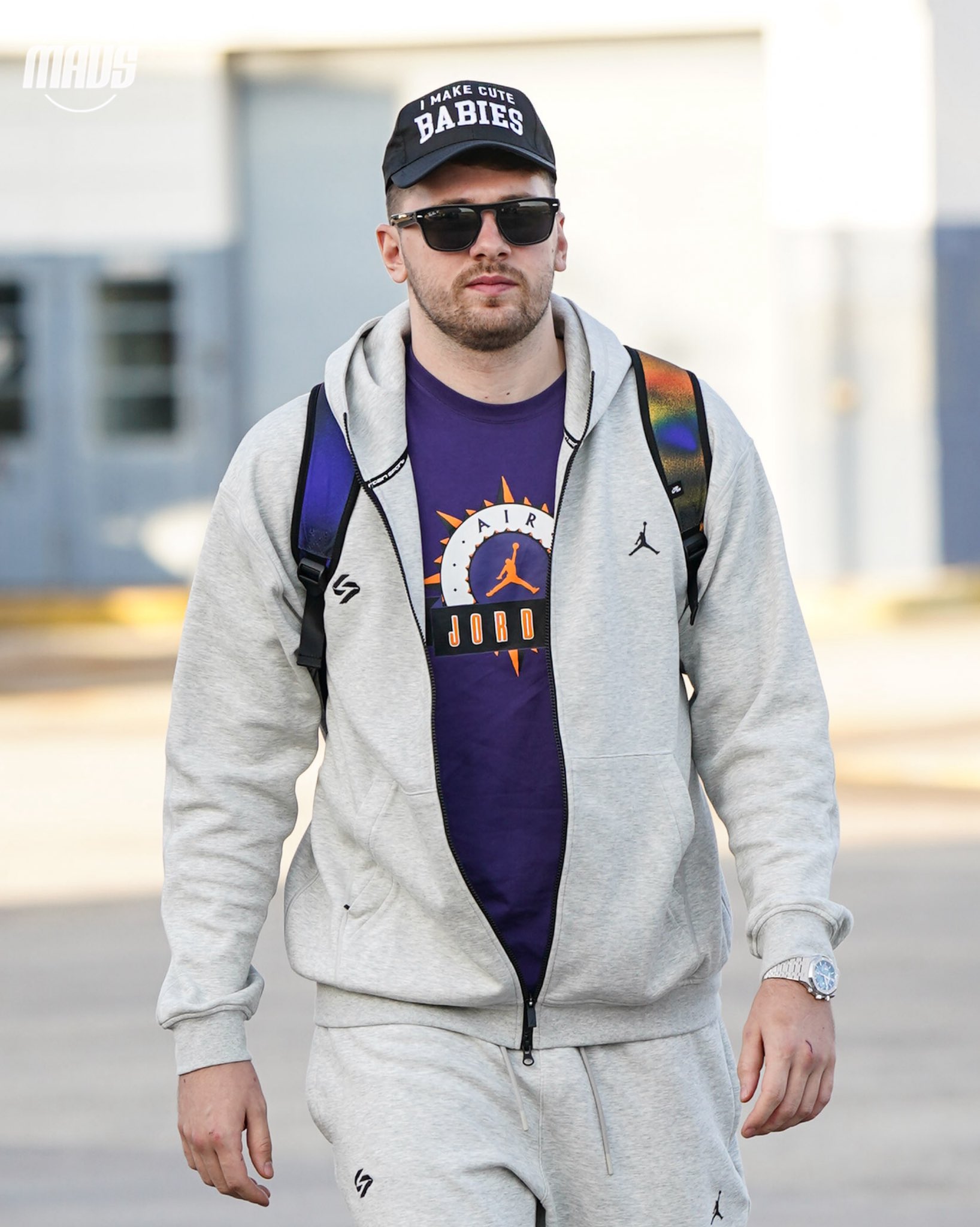 NBA do Povo on X: "Na hora de ir pegar o avião pra Phoenix Luka Doncic foi usando uma camisa com as cores do Suns e um boné escrito "Eu faço