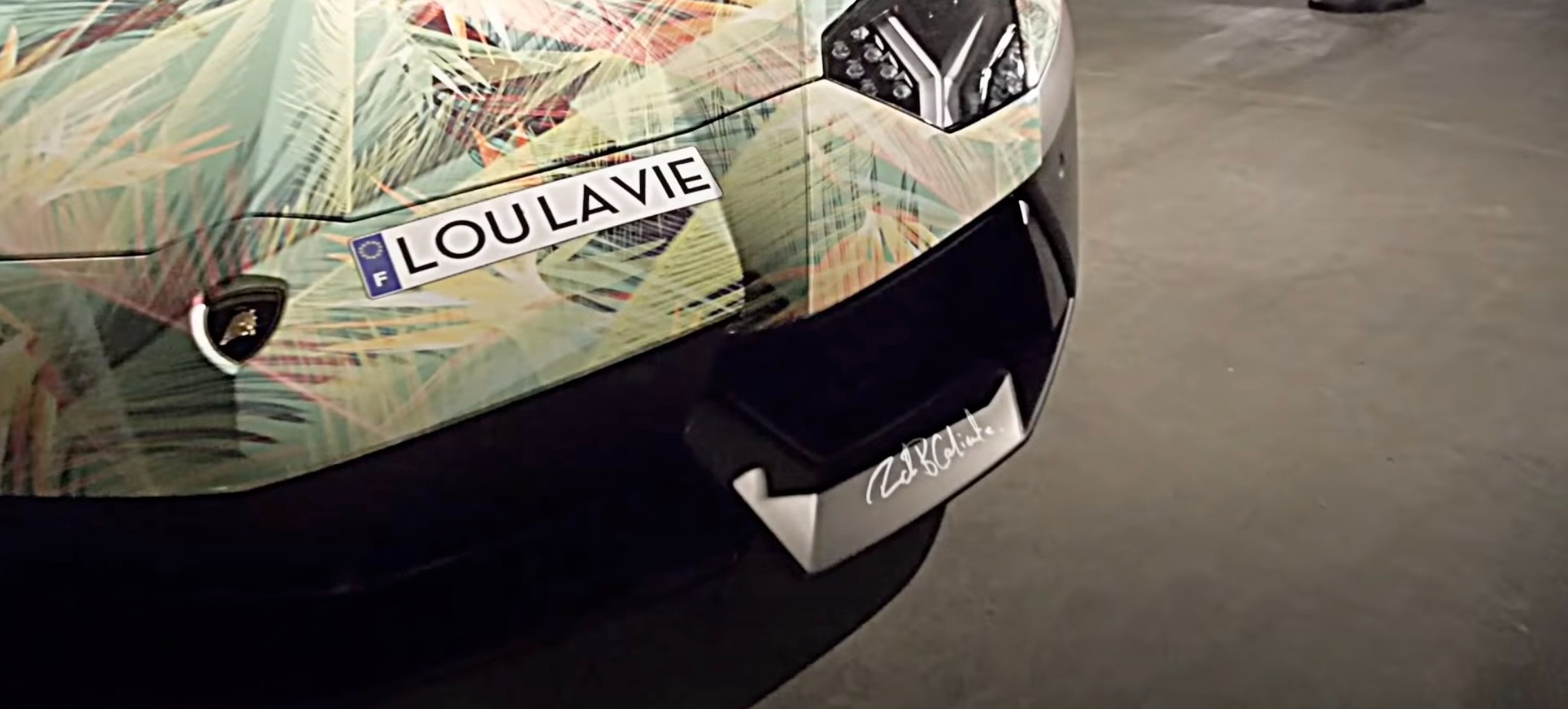 Closeup of the Nike-themed Vinyl wrap that LeBron James applied to his Aventador while playing with the Miami Heat