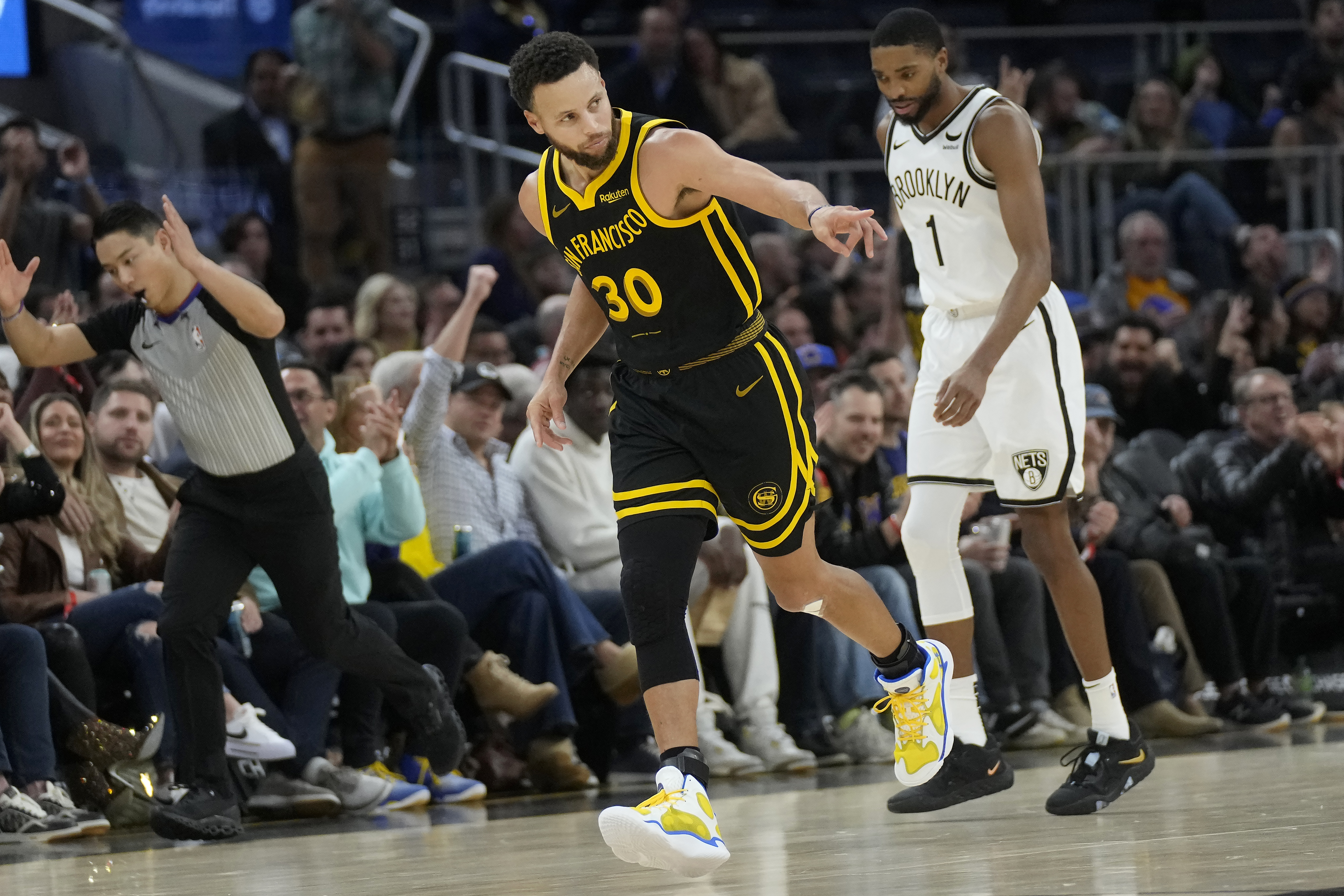 Steph Curry, Warriors beat Nets despite Cam Thomas' 41 points