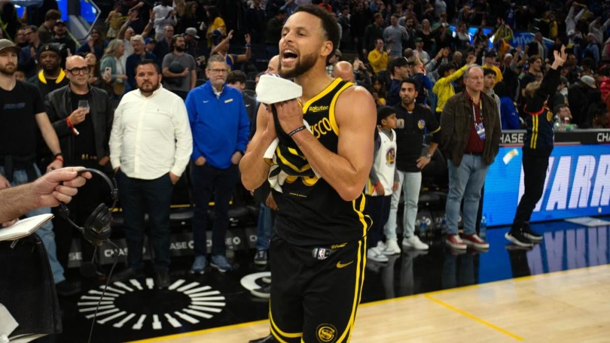 Warriors' Stephen Curry goes wild in emotional fourth-quarter flurry: 'He's  had to carry this team' - CBSSports.com