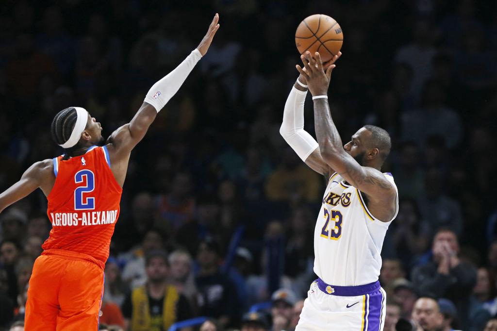 LeBron James scores season-high 40 points, Lakers beat Thunder to end  4-game skid | Professional | santamariatimes.com