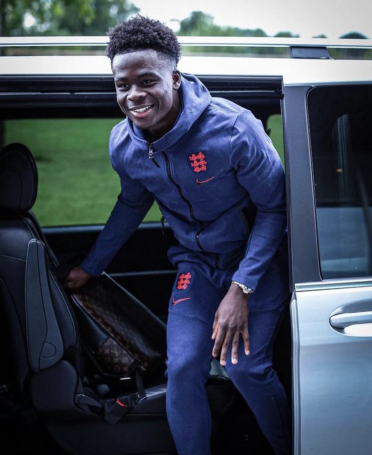 The Arsenal on X: "Bukayo Saka arriving for International duty with England  #Arsenal https://t.co/sTNyGiTrdA" / X