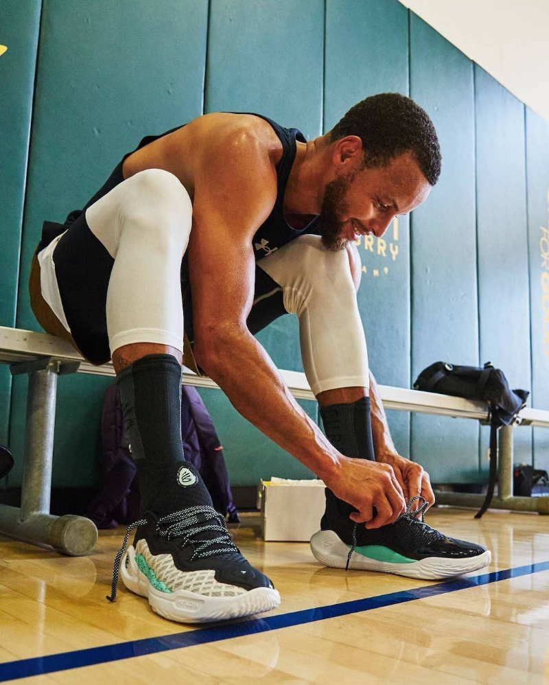 Stephen Curry trình làng mẫu giày signature thế hệ mới, “quẩy nhiệt" tại  Curry Camp