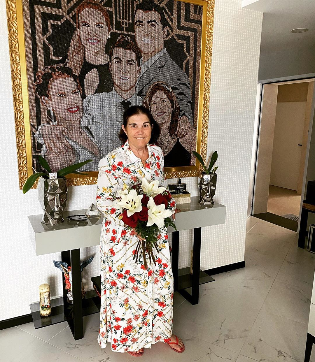 Dolores also received flowers from her four children