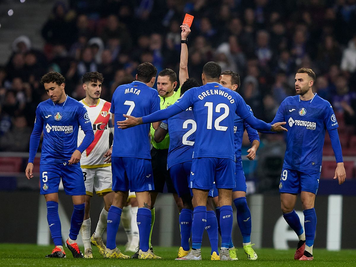 Man Utd loanee Mason Greenwood shown straight red card for furious reaction in La Liga clash - Mirror Online