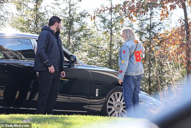 They were welcomed by Travis' mom Donna as he arrived at his other Kansas City property