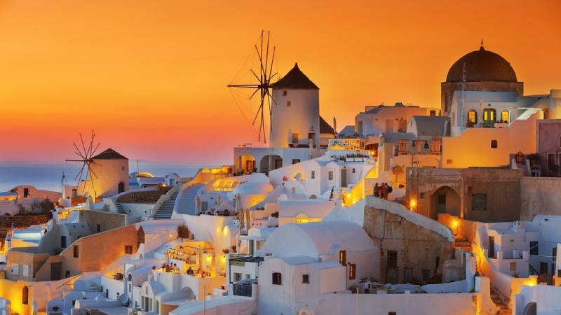 Best Places to Enjoy the Sunset in Santorini – MC Luxury Travel Group