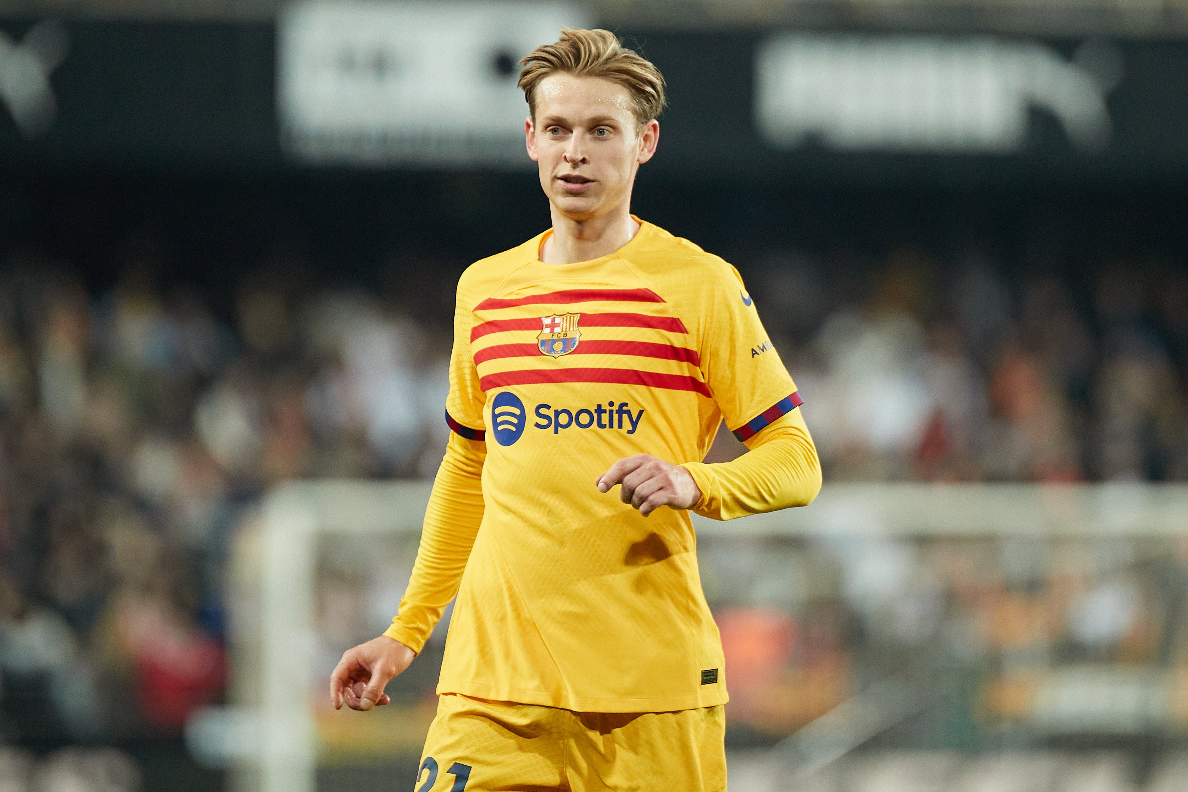 Man United News on X: "Frenkie de Jong refuses to rule out Barcelona exit  amid Manchester United links #mufc https://t.co/PIqlsX8keK  https://t.co/faJVMUfE0r" / X