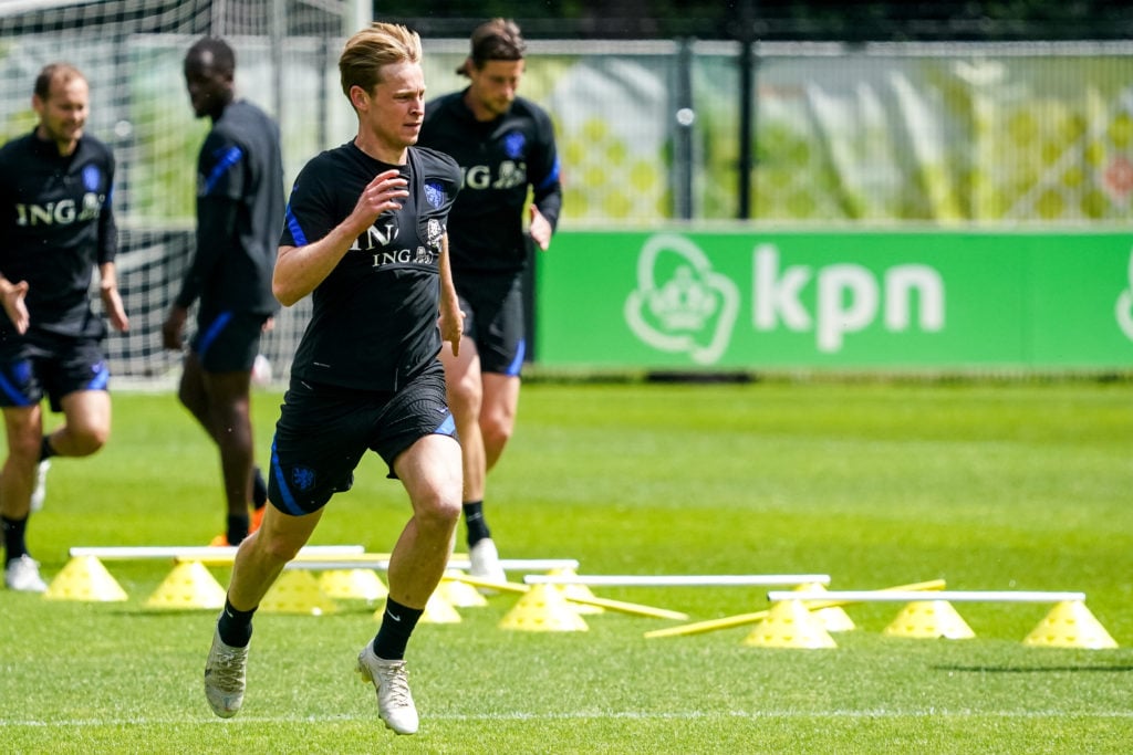 Frenkie de Jong is 'no longer refusing to leave Barcelona'