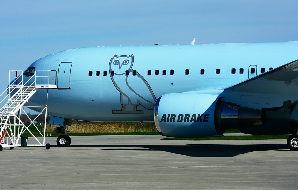 Drake Now Owns A Customised Boeing Jet Worth A Whopping ₹1500 Crore - ScoopWhoop
