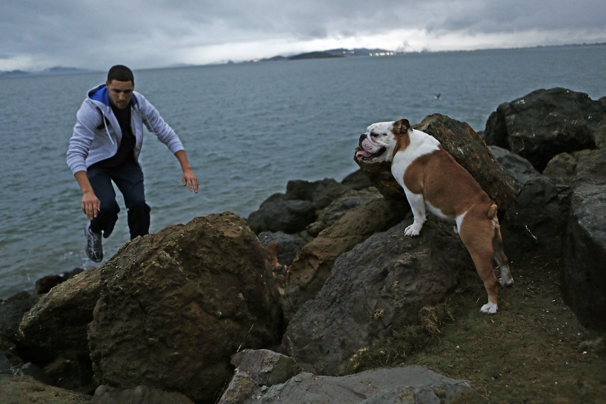 For Warriors' Klay Thompson, time with dog is time well spent