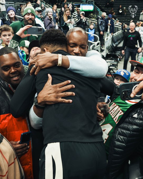 A photo of Giannis Antetokounmpo and Michael Redd embracing postgame.