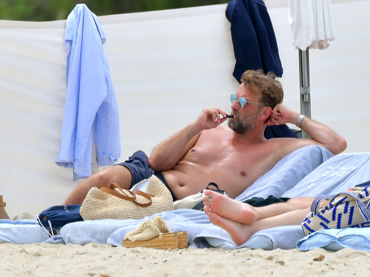 Jurgen Klopp enjoys beer and soaks up sun in St Tropez as he eagerly awaits Liverpool fixtures announcement - Mirror Online