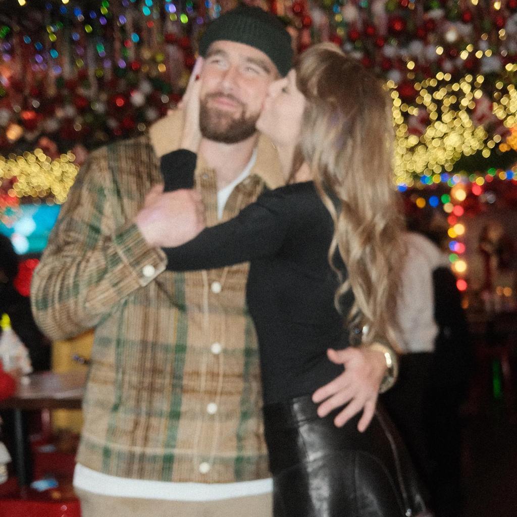 Taylor Swift gives Travis Kelce a smooch on the cheek