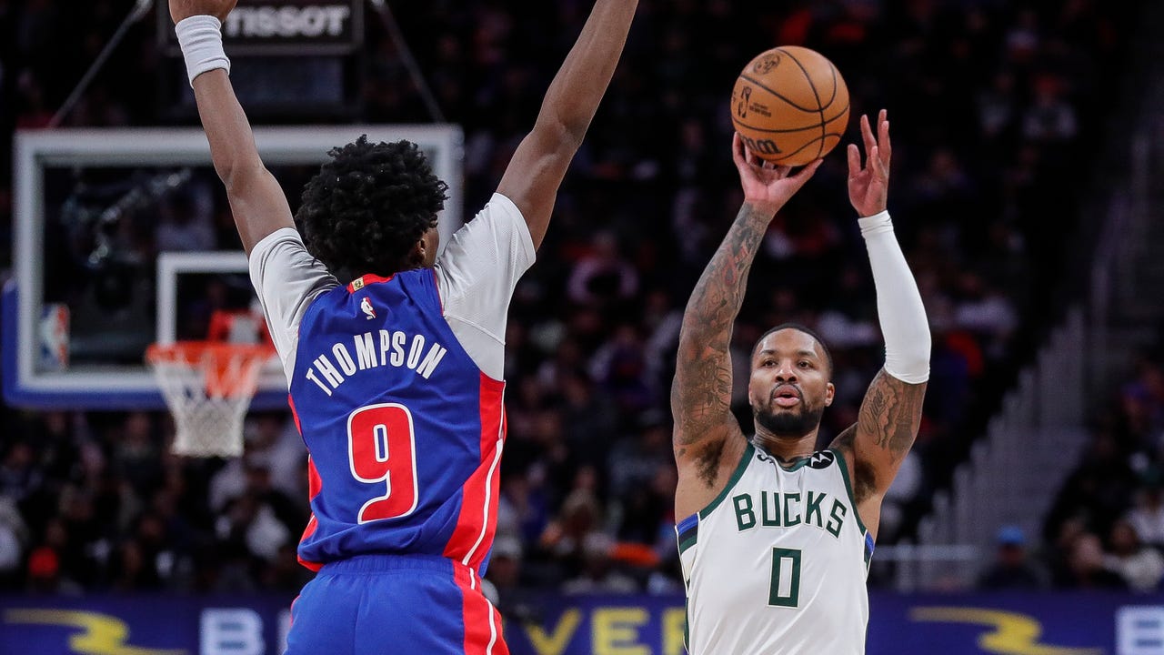 Damian Lillard scores season-high 45 points to help Bucks beat Pistons