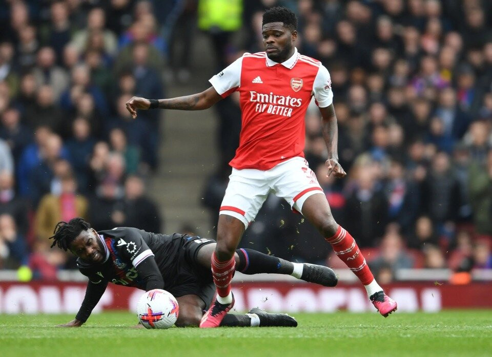 Fan Arsenal lo âu tình trạng sức khỏe Thomas Partey