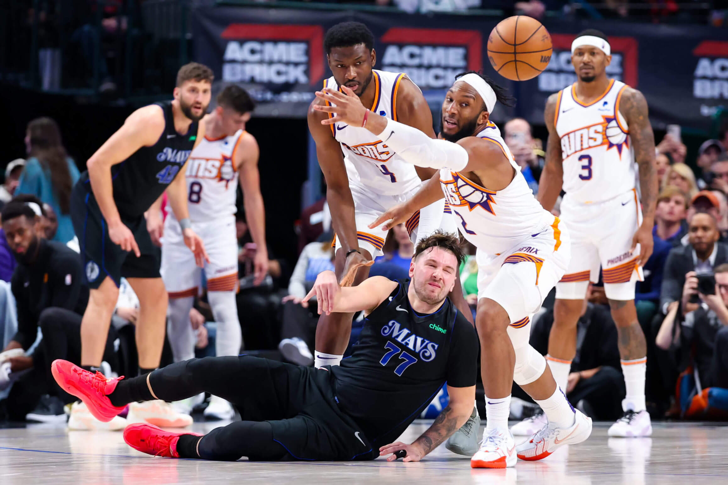 Luka Dončić's call for fan to be ejected amid loss to Suns shows his  frustrations boiling over - The Athletic