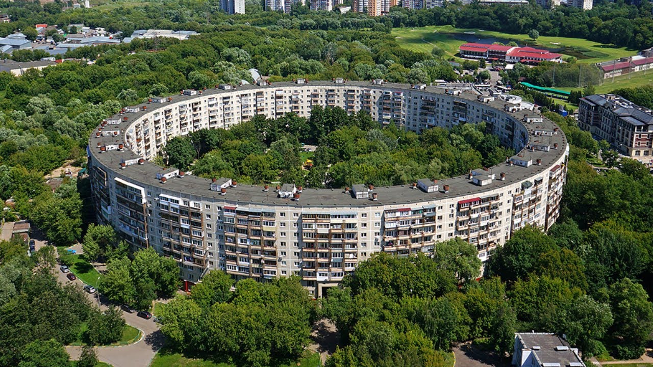 The Donut-Shaped Soviet Building in Central Moscow  - YouTube