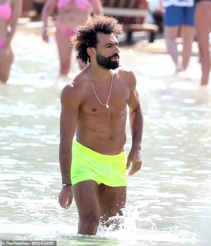 Liverpool star Mo Salah shows off his ripped physique in Mykonos| All  Football