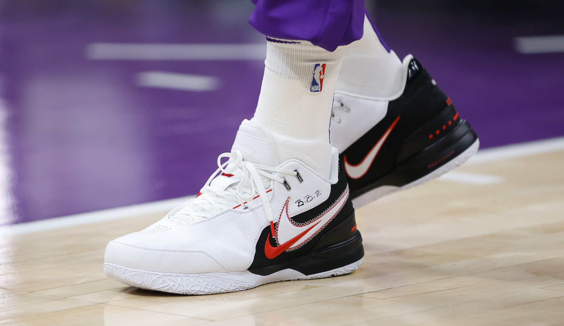 SACRAMENTO, CALIFORNIA - OCTOBER 29: A detail shot of the shoes worn by LeBron James #23 of the Los Angeles Lakers during the game against the Sacramento Kings at Golden 1 Center on October 29, 2023 in Sacramento, California.