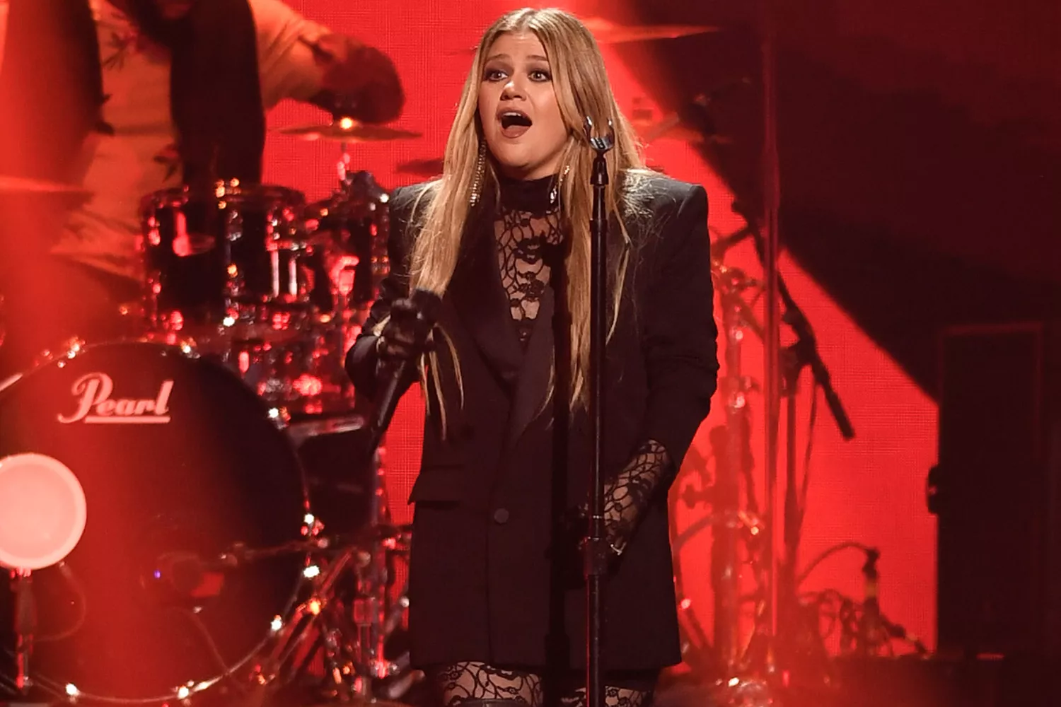 Kelly Clarkson performs during the 2023 iHeartRadio Music Festival at T-Mobile Arena on September 23, 2023 in Las Vegas, Nevada