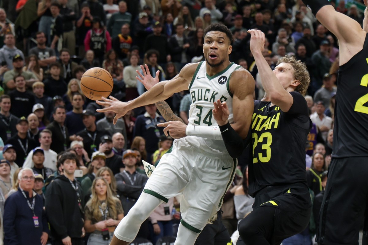 Milwaukee Bucks forward Giannis Antetokounmpo (34) passes the ball without looking 