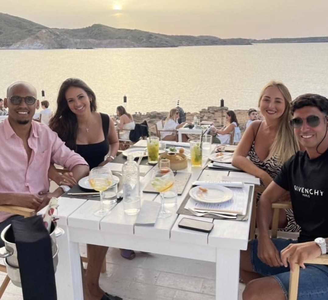 Liverpool's Fabinho makes friends with fan on holiday