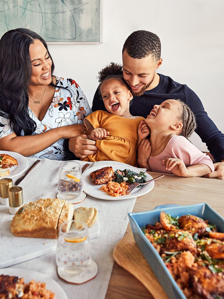 Take a Seat with Us at Ayesha and Stephen Curry's Dinner Table | Family  dinner, Stephen curry family, Family cooking