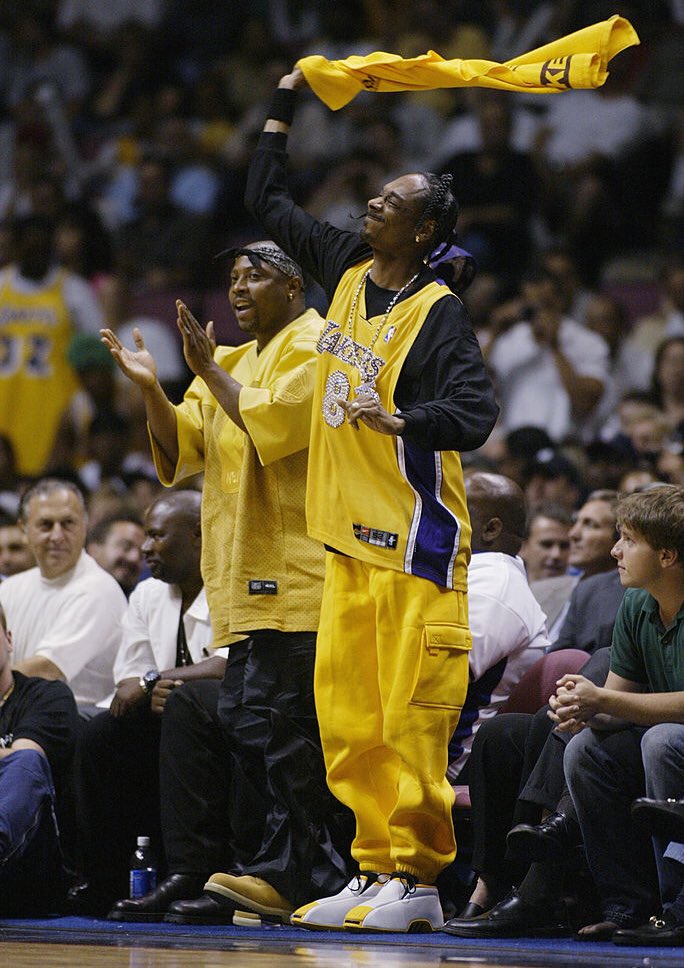 ThrowbackHoops on X: "Nate Dogg and Snoop Dogg sitting courtside during  game 4 of the NBA Finals in 2002 where the Lakers swept the Nets 4-0 to win  their third straight championship.