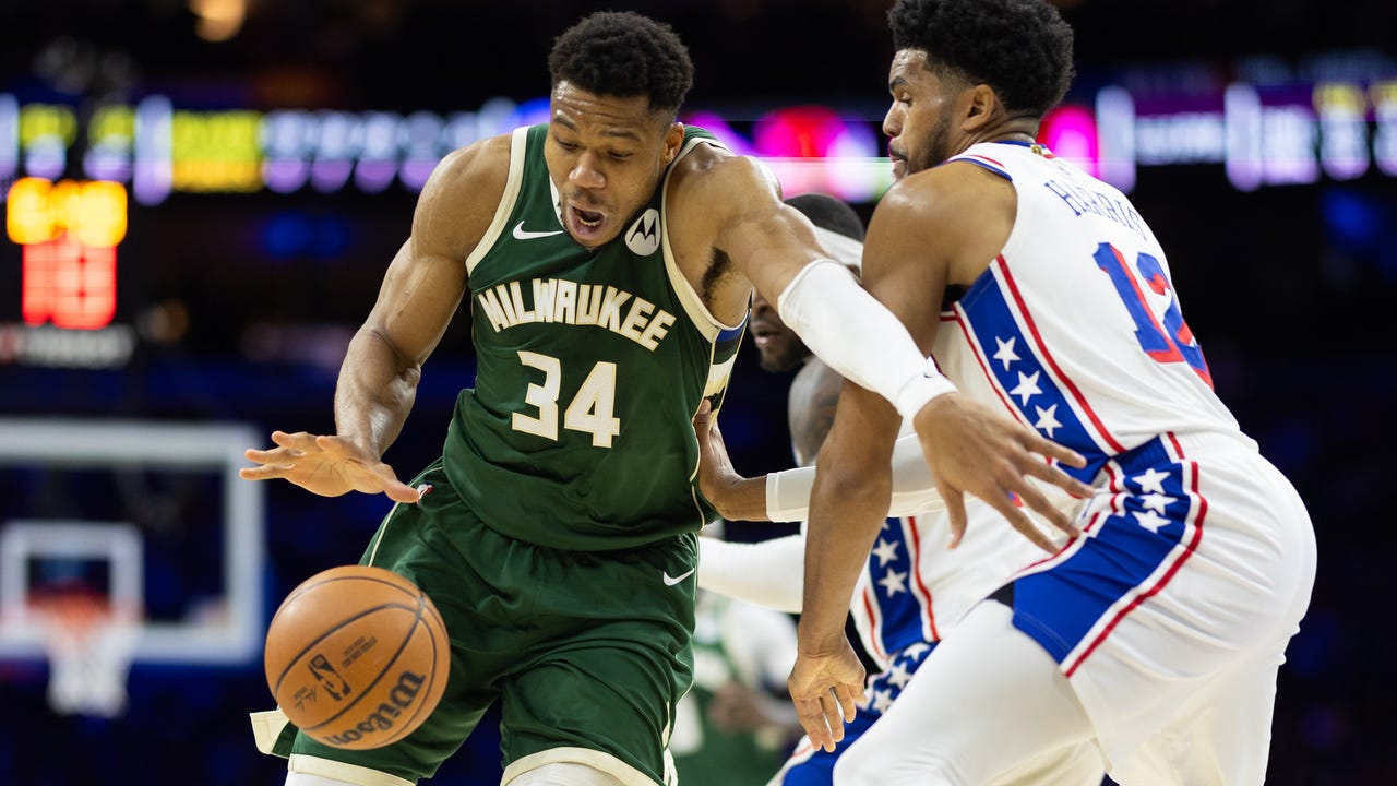 Giannis and Lillard combine for 54 as Bucks beat 76ers 119-98