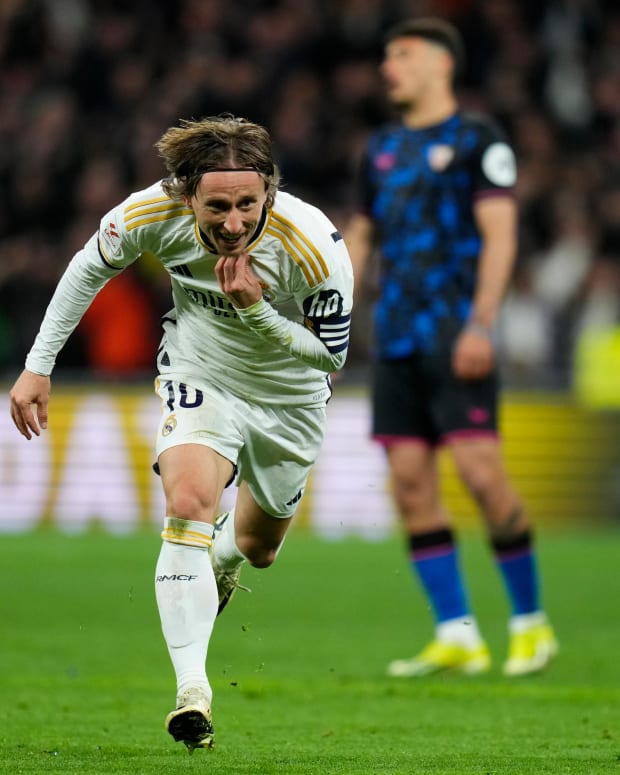 Superb Luka Modric goal helps Real Madrid beat Sevilla - Futbol on FanNation