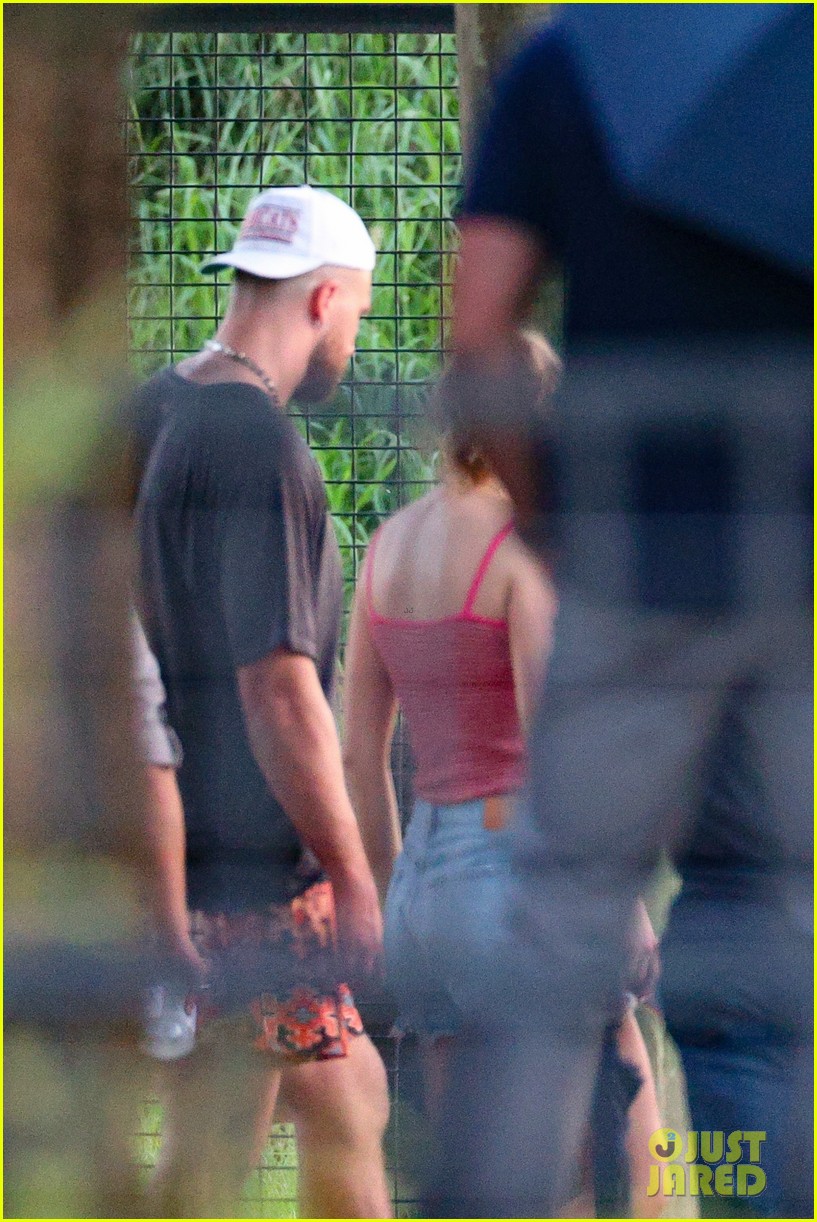 Taylor Swift & Travis Kelce Spotted at Sydney Zoo, Photos Show Them Touring  with Sabrina Carpenter: Photo 5016763 | Sabrina Carpenter, Taylor Swift,  Travis Kelce Photos | Just Jared: Entertainment News