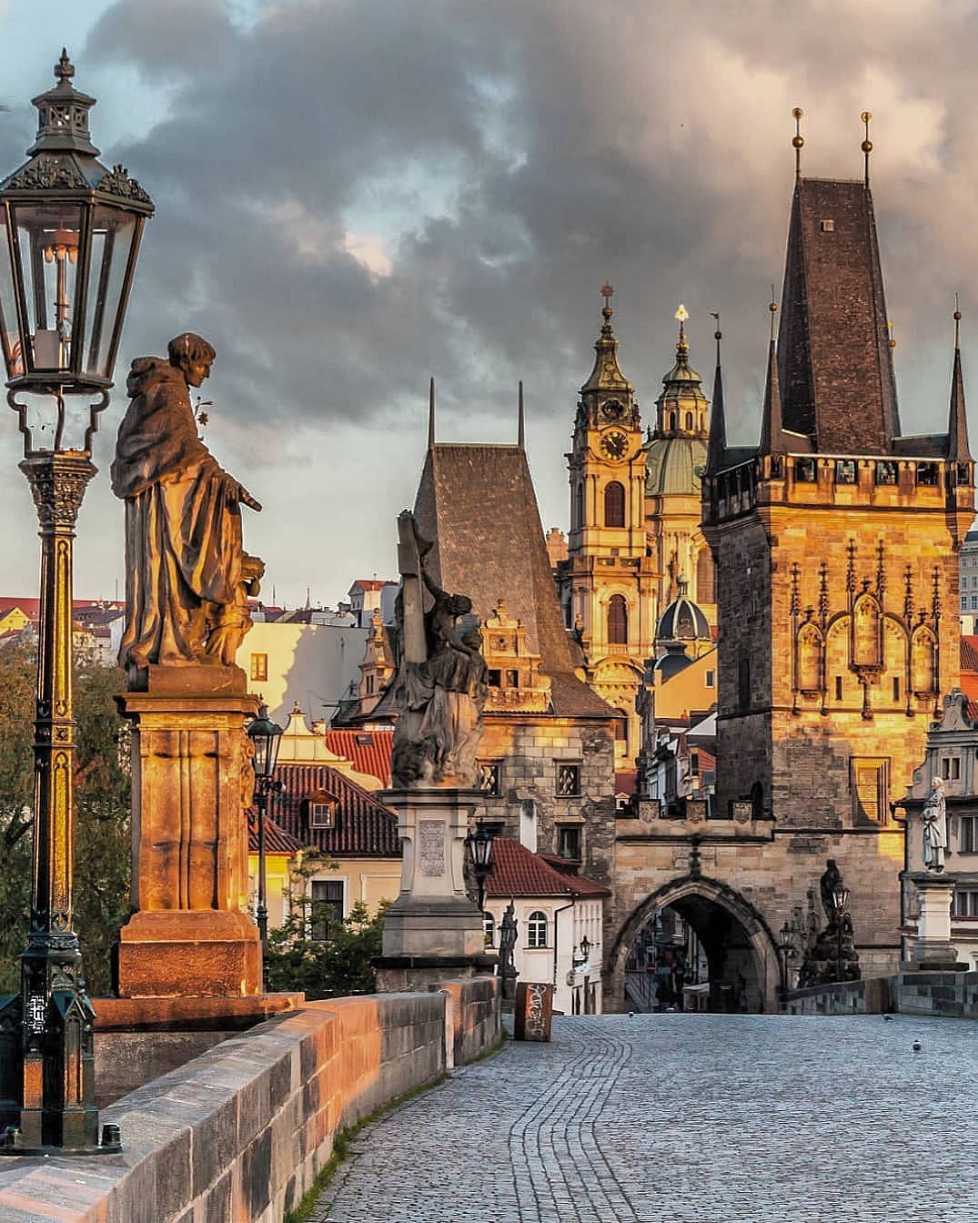 Charles Bridge, Prague, Czech Republic : r/kingdomcome