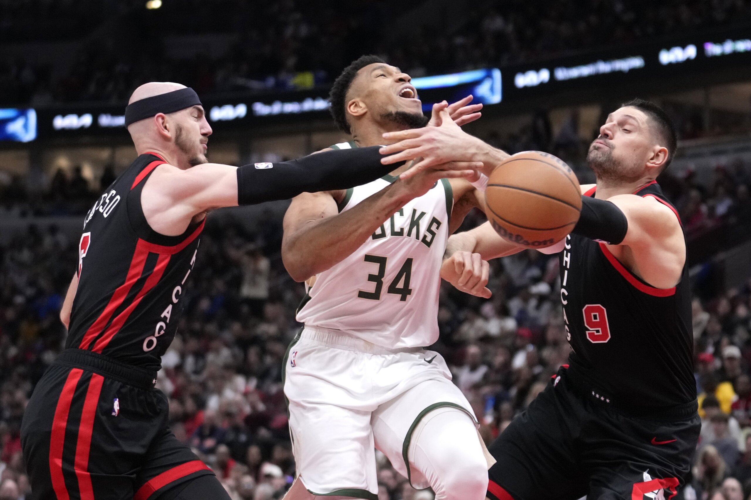 Giannis Antetokounmpo has 46 points, 16 rebounds in Bucks' 113-97 victory over Bulls - WTOP News