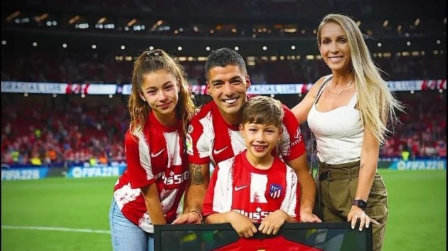 Suarez's daughter is as beautiful as an angel - Football