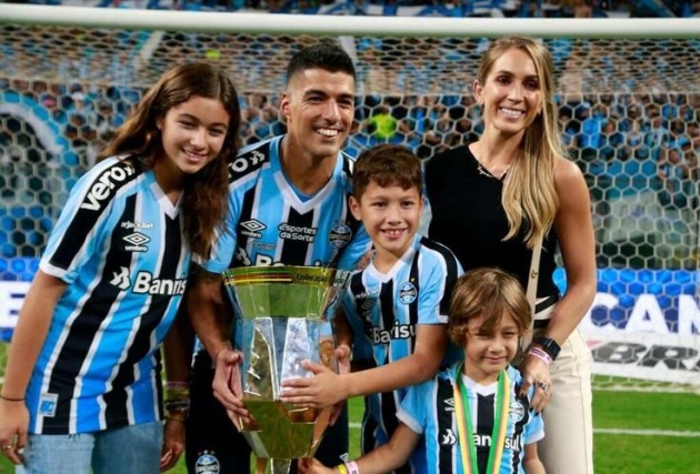 Suarez's daughter is as beautiful as an angel - Football