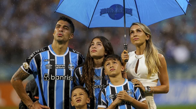 Suarez's daughter is as beautiful as an angel - Football