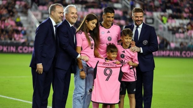 Suarez's daughter is as beautiful as an angel - Football