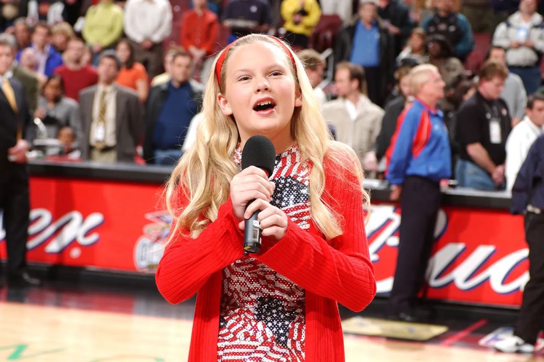 Taylor Swift at 12 years old performed the national anthem at a match