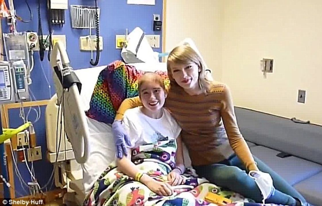 Taylor visited a young fan at the New York Cancer Center