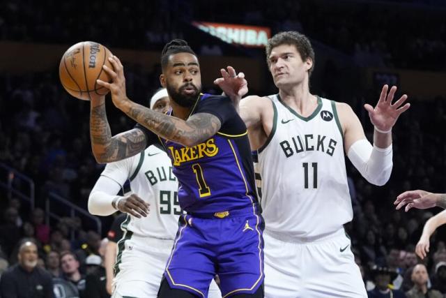 D'Angelo Russell scores 44 as Lakers edge Bucks at last second in thriller  - Yahoo Sports