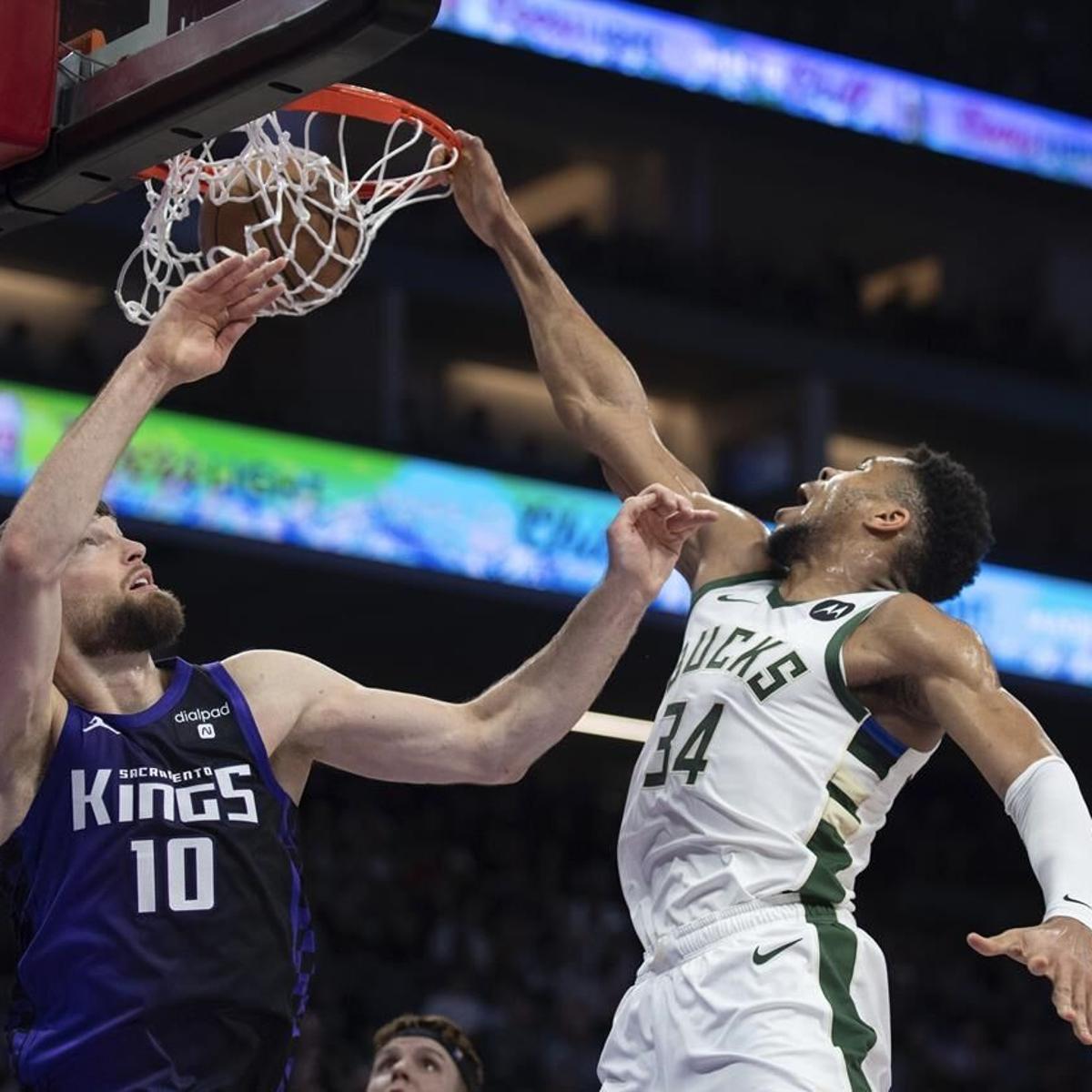 De'Aaron Fox scores 29 points and the Kings snap a 15-game skid against the Bucks with a 129-94 win