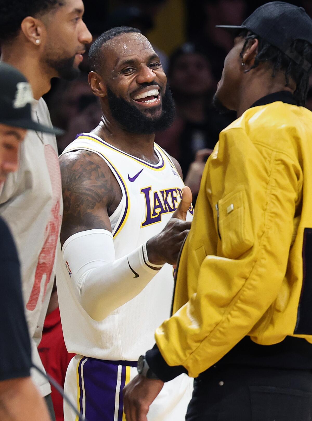 LeBron James becomes first NBA player to score 40,000 points - Los Angeles  Times