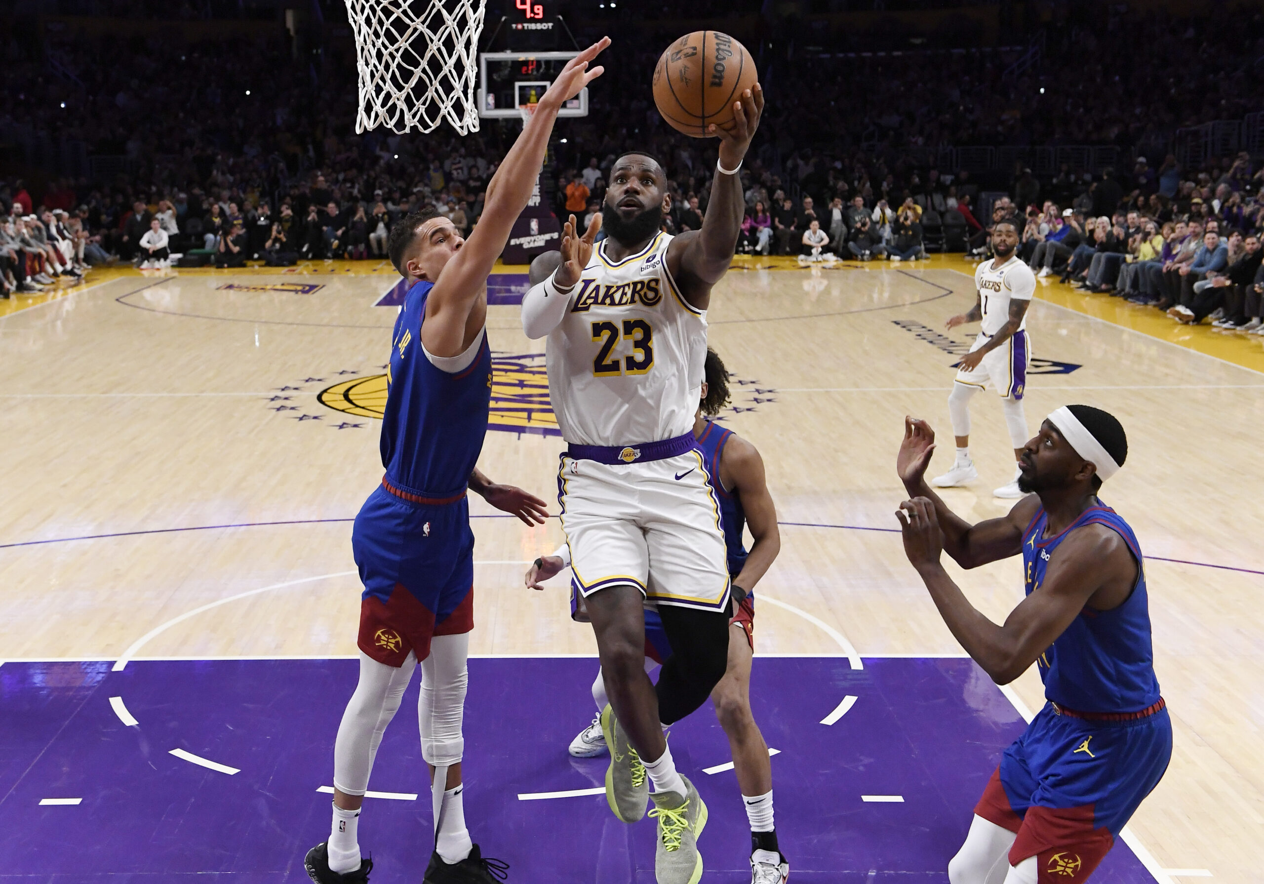 LeBron James lập kỷ lục ghi 40,000 điểm tuy Lakers thua Nuggets - Nguoi  Viet Online