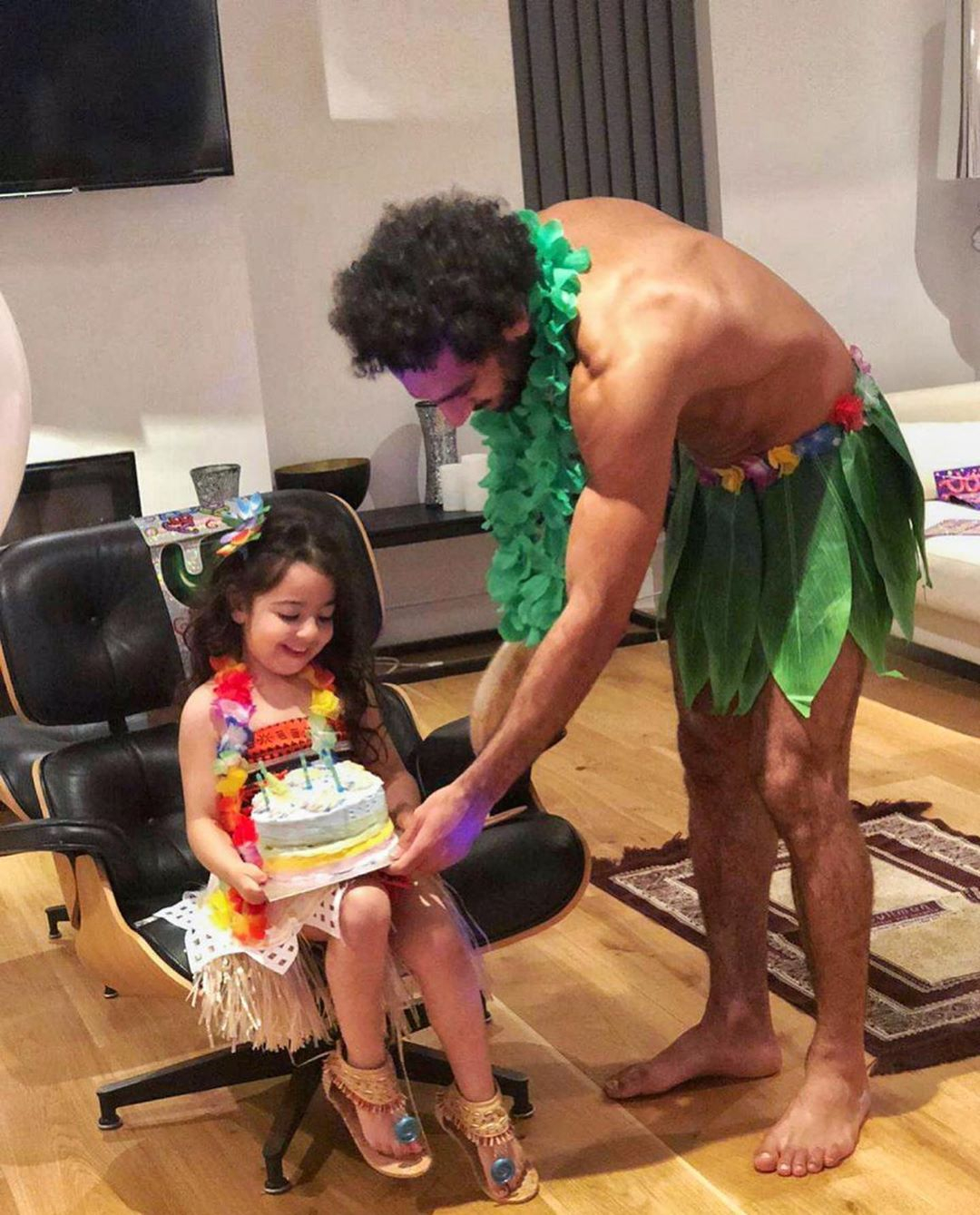  Salah is dressed in a leaf skirt and a green Hawaiian flower neck garland as part of his efforts, and Disney do well?