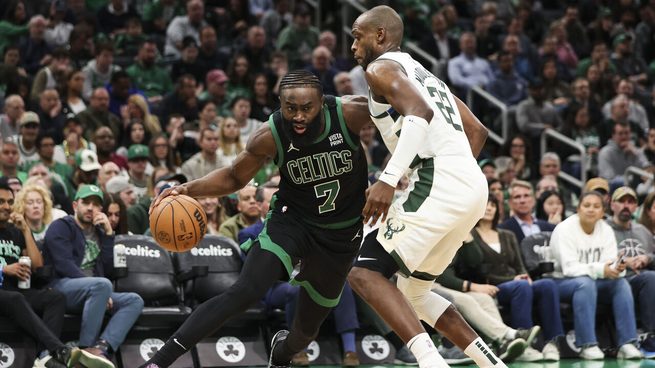 Celtics hold off Giannis-less Bucks for 7th straight win | theScore.com