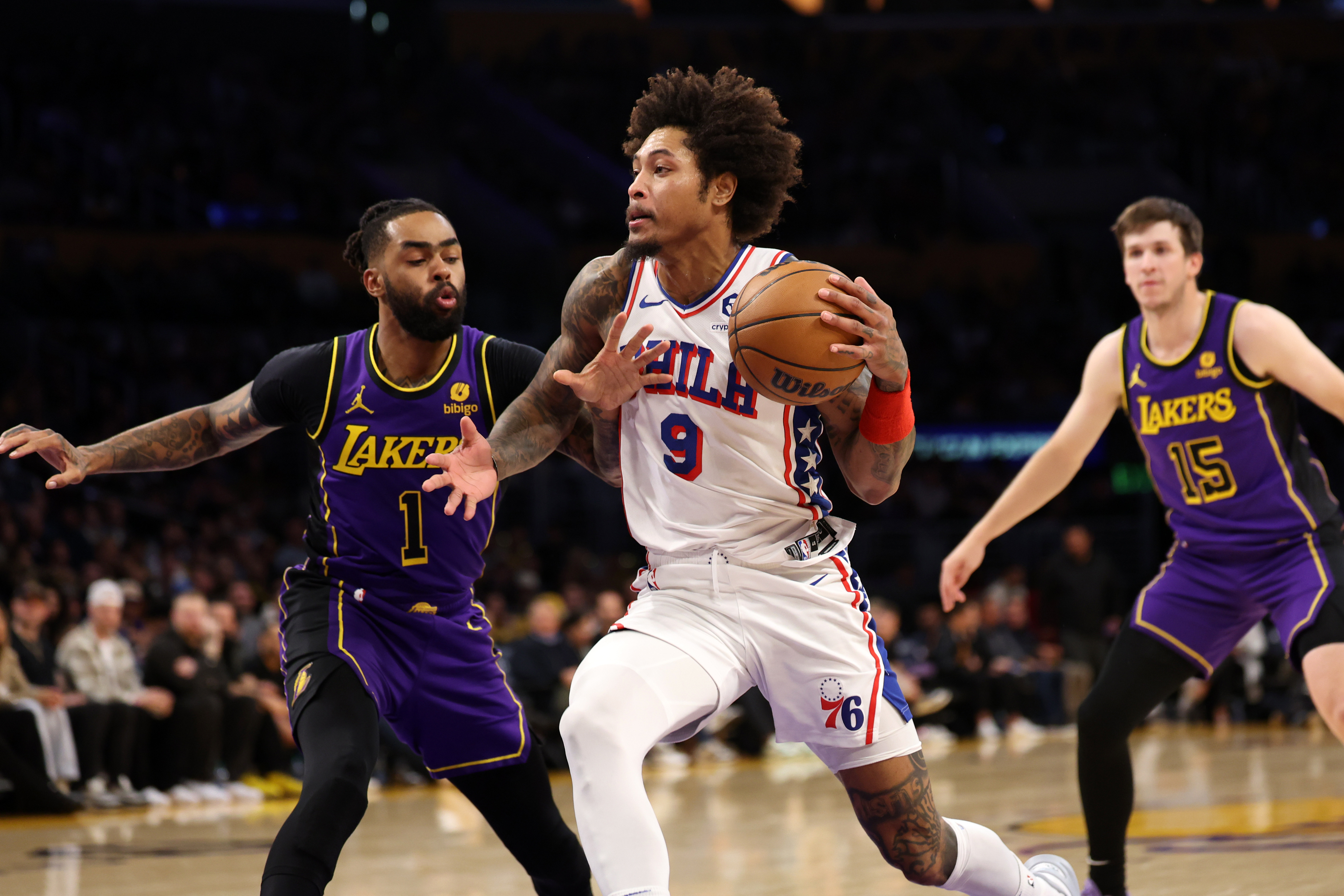 Anthony Davis powers Lakers to victory over 76ers | Reuters