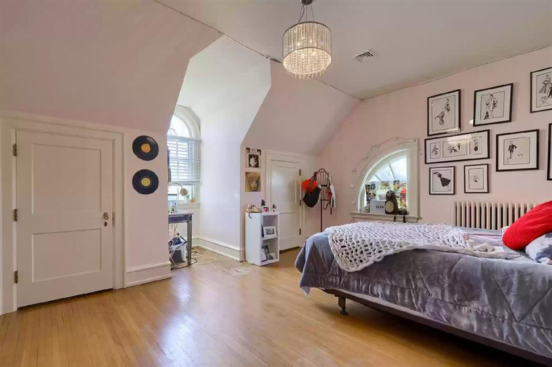 Bedroom in the house - Photo: RE/MAX